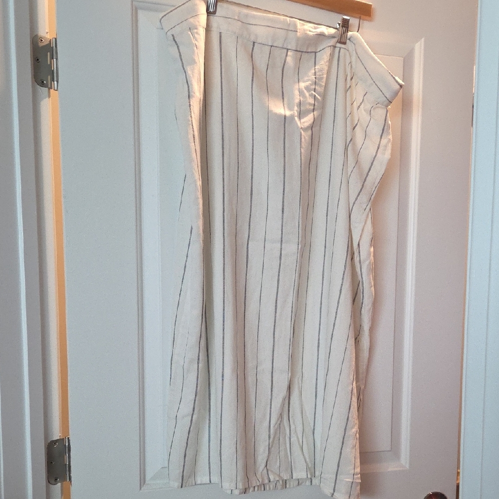 Chic Striped Maxi Skirt in Cream and Black